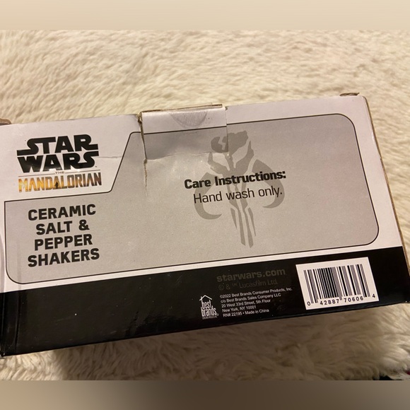 New Disney Star Wars The Mandalorian ceramic salt & pepper shakers - Picture 6 of 6